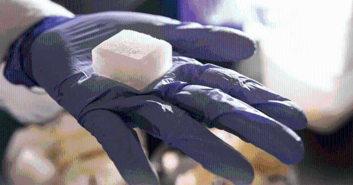 Científicos desarrollan un tipo de "hielo" que desafía las leyes de la física: no se derrite