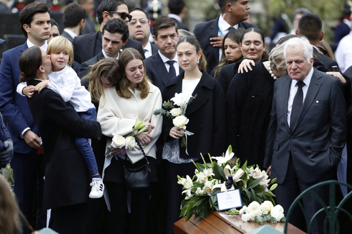 Colombianos despiden al precandidato Miguel Uribe Turbay con solemnes honras fúnebres