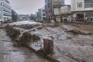 Flash flooding kills at least 280