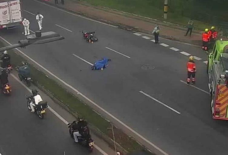 Motociclista falleció al chocar contra un camión