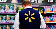 Atención, clientes de Walmart | Trabajador evidencia con inédita escena lo que sucede en la trastienda y rechaza su política