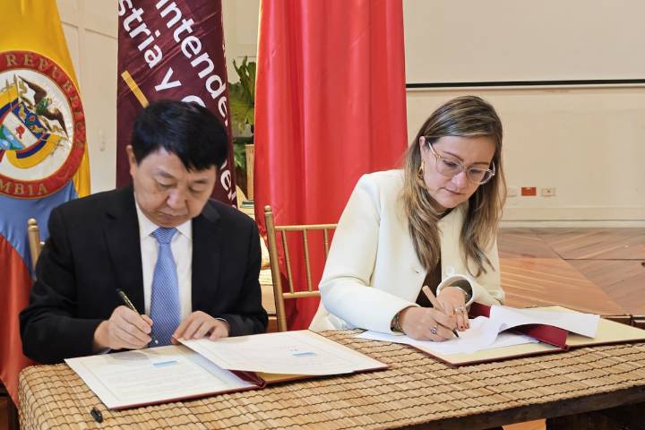 Colombia y China firman acuerdo en el marco de la consolidación de ‘La Ruta de la Seda’