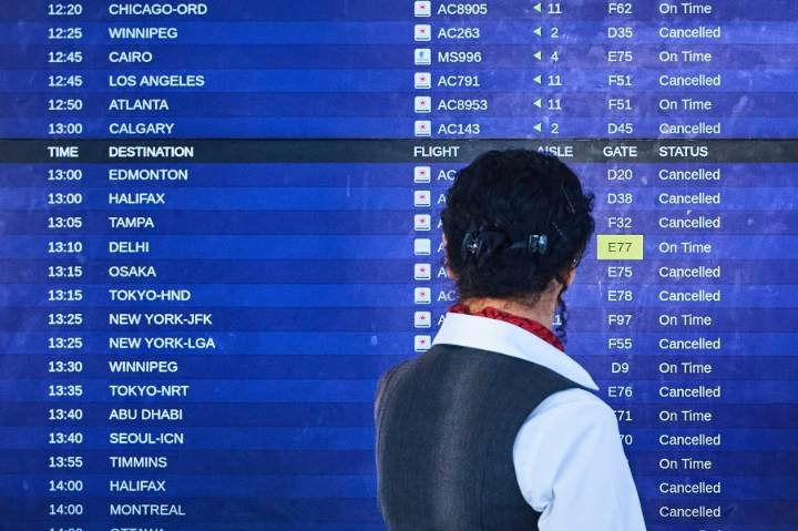 Government forces Air Canada and flight attendants back to work and into arbitration