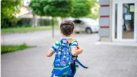 La ley de California dice que esta es la edad en la que niños pueden caminar solos a la escuela