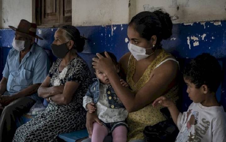 Rezagos en salud de hogares mexicanos pese a baja en pobreza, según ONG