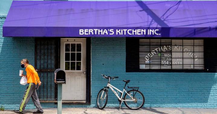 North Charleston restaurant Bertha’s Kitchen receives grant