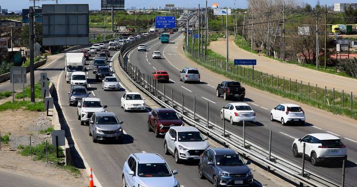 Fin de semana largo: Carabineros cifra 210 accidentes de tránsito y reporta salida de más de 270 mil vehículos desde la RM