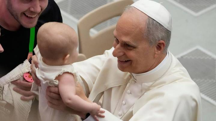 Pope highlights virtue of listening while accepting award from US Augustinians