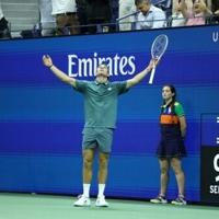 Late-night Paul battles through at US Open in 1:46 am finish