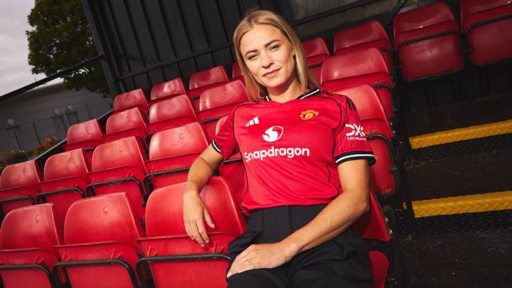 Man United sign ex-Barcelona star Fridolina Rolfö