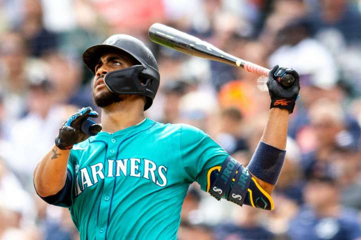Mariners avert disaster, beat White Sox 8