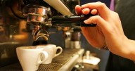 Se despide la tienda de café más popular del país: más de 80 locales bajarán la persiana