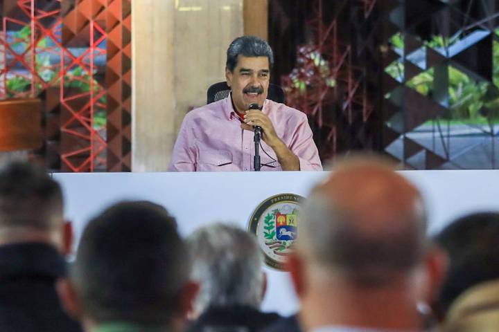 Nicolas Maduro ordena despliegue militar en Venezuela ante presión y recompensa de Estados Unidos