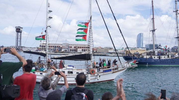La Global Sumud Flotilla emprende el viaje de Barcelona a Gaza para romper el bloqueo israelí