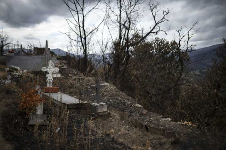 España da por controlada la peor ola de incendios de su historia reciente