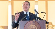 Jimmy Patronis bucks delegation colleagues, backs mid-decade redistricting in Florida