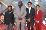 Shaquille O’Neal & Sons Almost Fought Mike Bibby Before Confirming GM Role Kings legend Mike Bibby's 'violent' ways led to 4x NBA champion Shaquille O'Neal accepting the new unpaid role Pranav Kotai 1