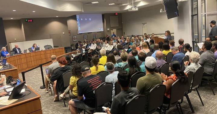 Spring Ridge residents like alternative redistricting option; Tallyn Ridge residents unhappy