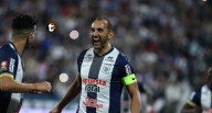 ‘A lo Panenka’ Hernán Barcos abre la cuenta en Matute de tiro penal | VIDEO Hernán Barcos ‘picó’ el balón y marcó el primero en el Alianza Lima vs. ADT en Matute.