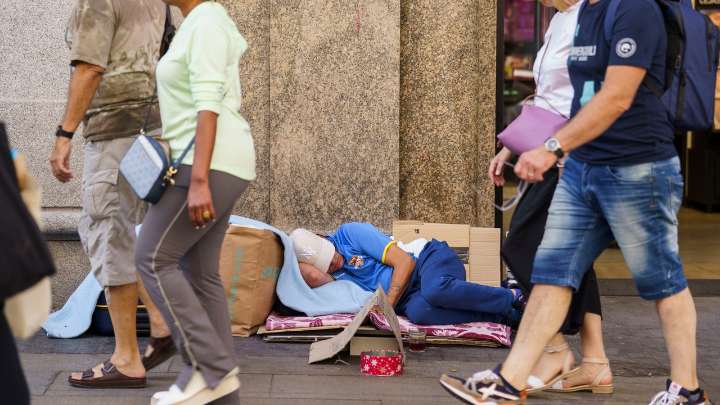 Un economista denuncia que a pesar de batir "récords de empleo" el trabajo en España "no garantiza una vida digna"