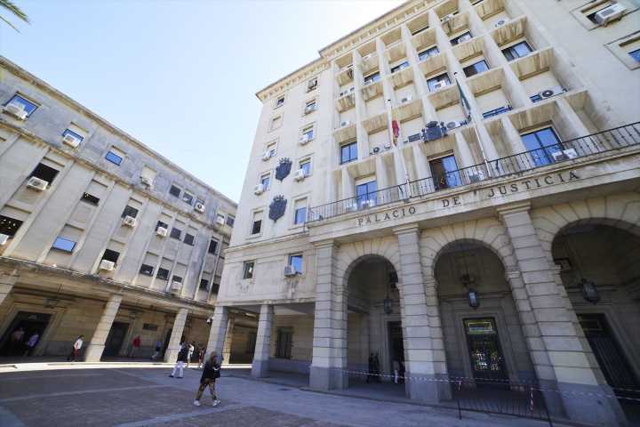 El TSJA manda repetir juicio por apropiación de 51.200 euros de una herencia