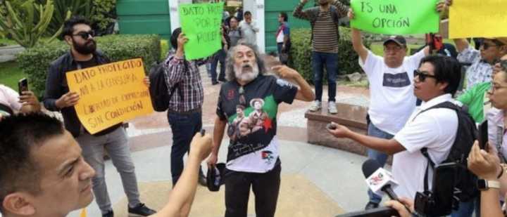 Reporteros protestan en Chilpancingo; denuncian intento de censura contra el medio “El Tlacolol”