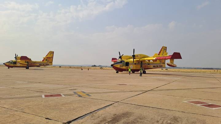 España pide ayuda a Europa mientras nuevos incendios se desbocan: aviones italianos ya combaten el fuego