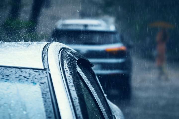 Lluvias torrenciales en Sanibel dejan carreteras inundadas
