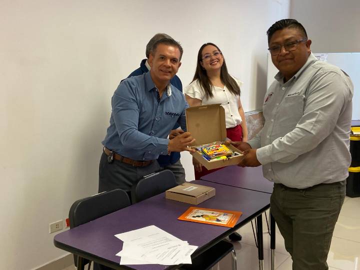 Entregan material educativo a escuelas de Ciudad Juárez para pueblos originarios
