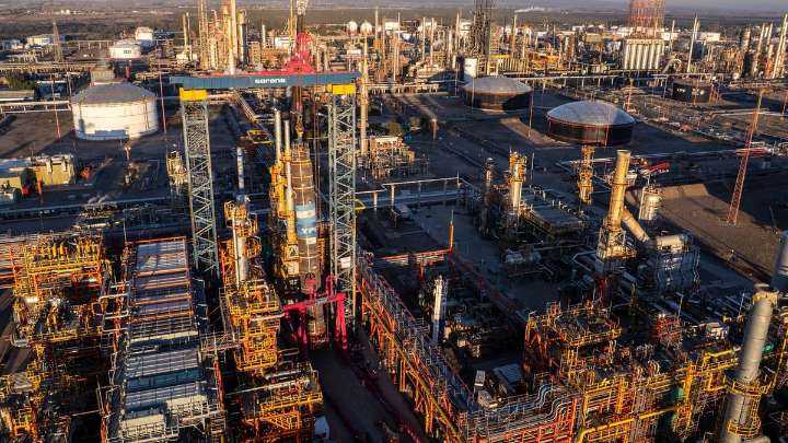 Tras su montaje, cómo funciona el gigantesco reactor en la refinería de YPF
