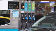 Los carburantes siguen a la baja y tocan precios mínimos en pleno puente del 15 de agosto