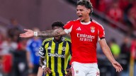 Benfica eliminó al Fenerbahce en repesca por cupo a la Champions League en partido en el que Richard Ríos se desplomó tras codazo de Jhon Jáder Durán