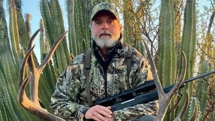 Empresario quiso cazar a un búfalo y terminó embestido