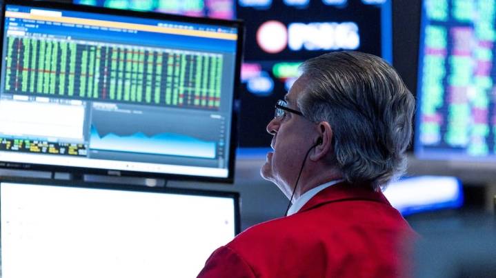 Antes de una licitación clave del Tesoro, suben las acciones argentinas en Wall Street