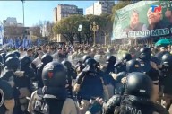VIDEO | Tensión en el Congreso: Gendarmería avanzó sobre manifestantes mientras el Senado debate