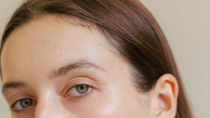 I Tried Hailey Bieber’s Glow-Boosting Device, and Now It’s a Staple in My Skin Care Routine