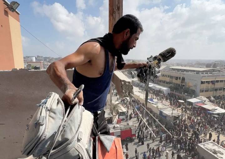 Dos ataques israelíes contra el hospital Nasser en Gaza matan al menos a 20 personas, entre ellas cinco periodistas