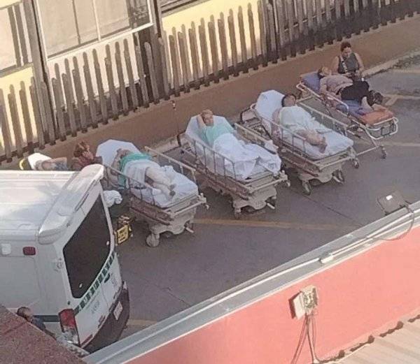 Indigna foto de pacientes evacuados en el Hospital Morelos del Imss