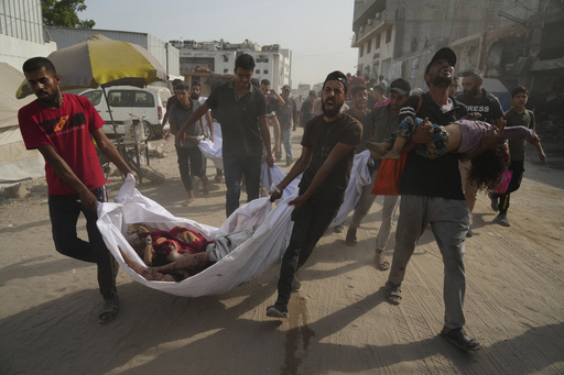 Israeli strikes kill journalists and aid-seekers as Australia backs Palestinian statehood