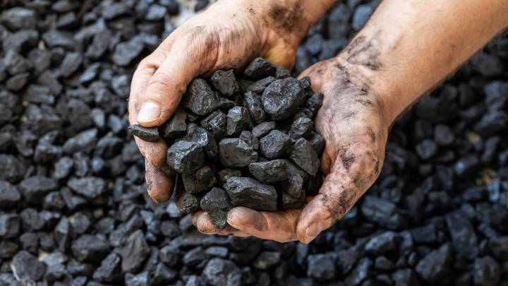 Colombia prohíbe todas las exportaciones de carbón a Israel