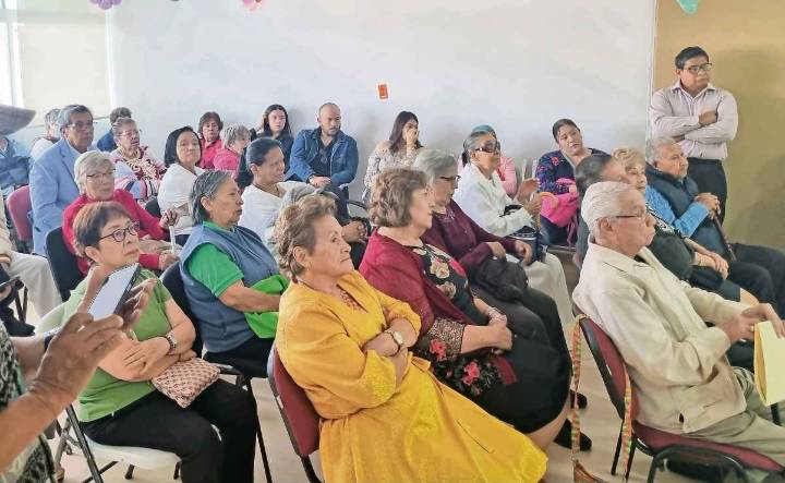 “Paciencia”, pide gente de la tercera edad a los jóvenes