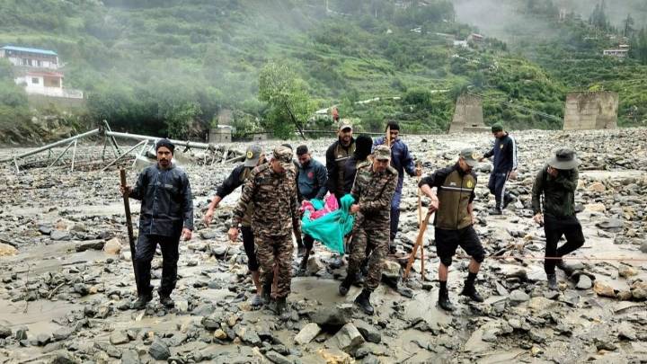 Más de un centenar de desaparecidos tras una riada súbita en el Himalaya indio