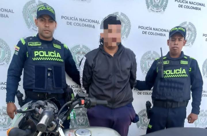 Policía incauta motocicleta con motor regrabado y captura a ciudadano en Santa Marta