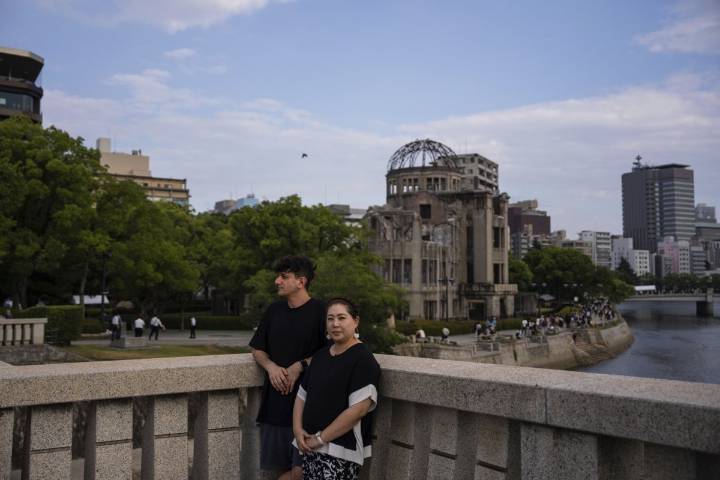 Grandchildren of 2 men who experienced both A-bomb attacks in Japan work for peace 80 years later