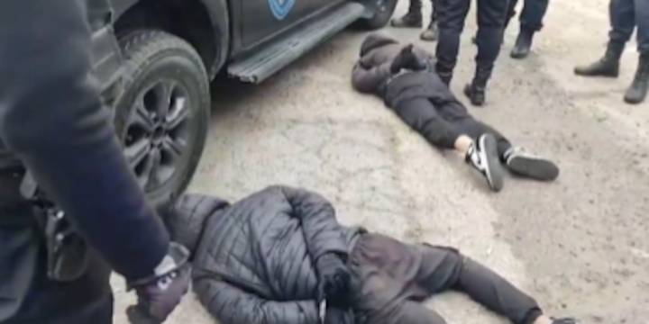 La persecución de Pompeya a Lanús que terminó con dos detenidos que escapaban en un auto robado: video
