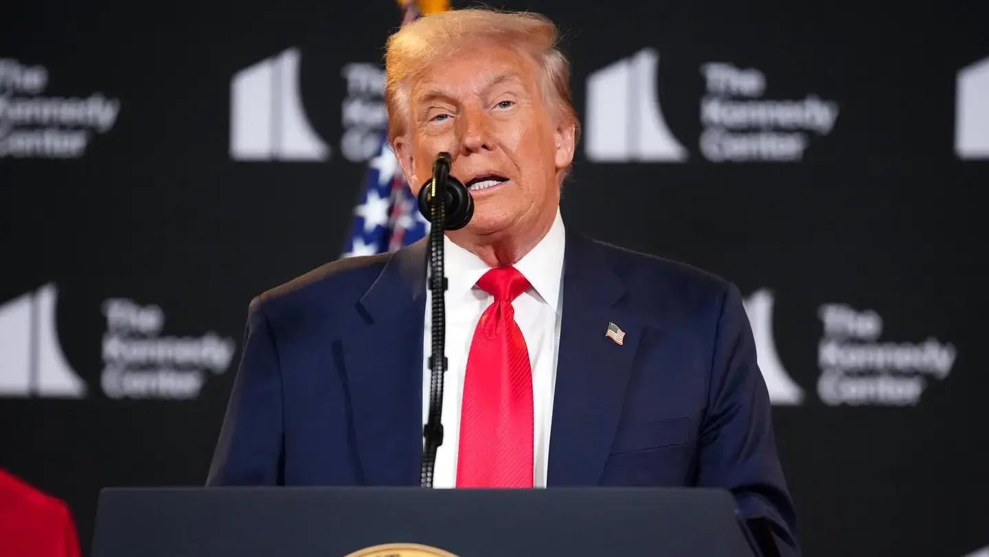 Trump anuncia a los homenajeados del Kennedy Center: Stallone, Kiss, Gloria Gaynor, y a él mismo como anfitrión