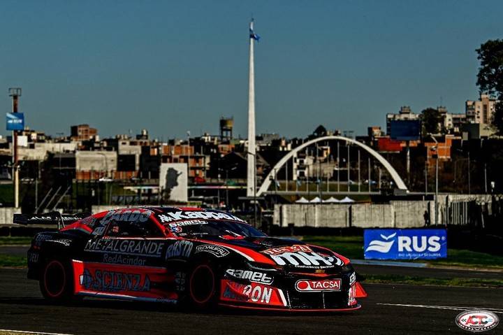 Canapino se quedó con la pole en Buenos Aires