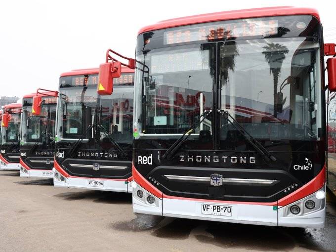 Región Metropolitana suma 176 buses eléctricos y nuevo recorrido que conecta zona norte con Metro