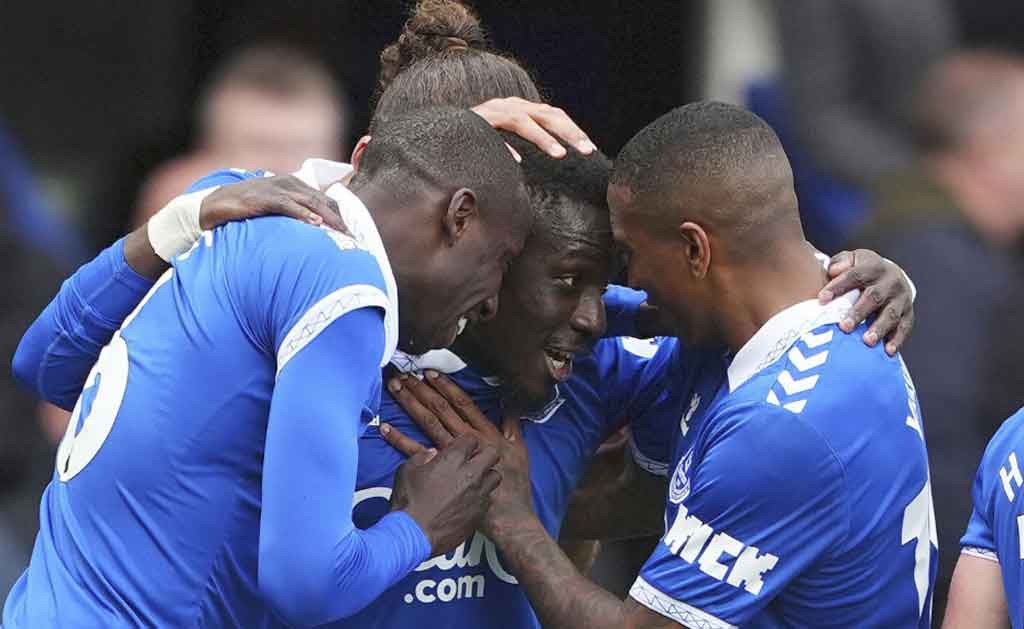 Everton gana su primer partido en la Liga Inglesa de fútbol