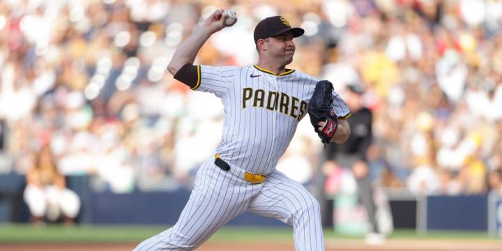 Michael King placed on injured list with knee inflammation